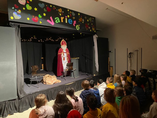 Nikolaus zu Besuch in der Martinusschule